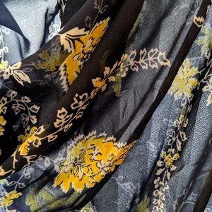 NWT, Scarf navy/yellow/white leaf/floral pattern